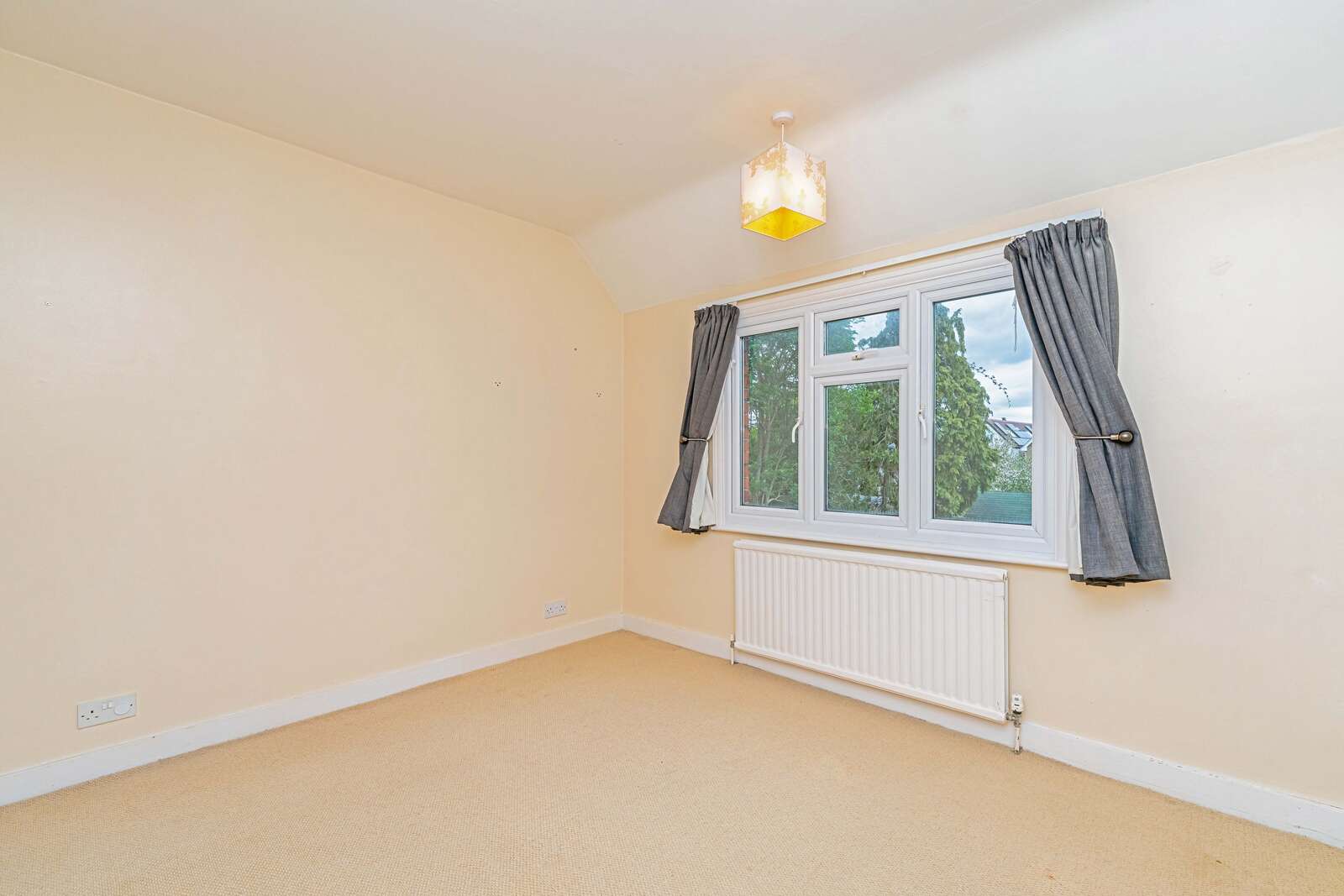 Bond Road, Surbiton, KT6